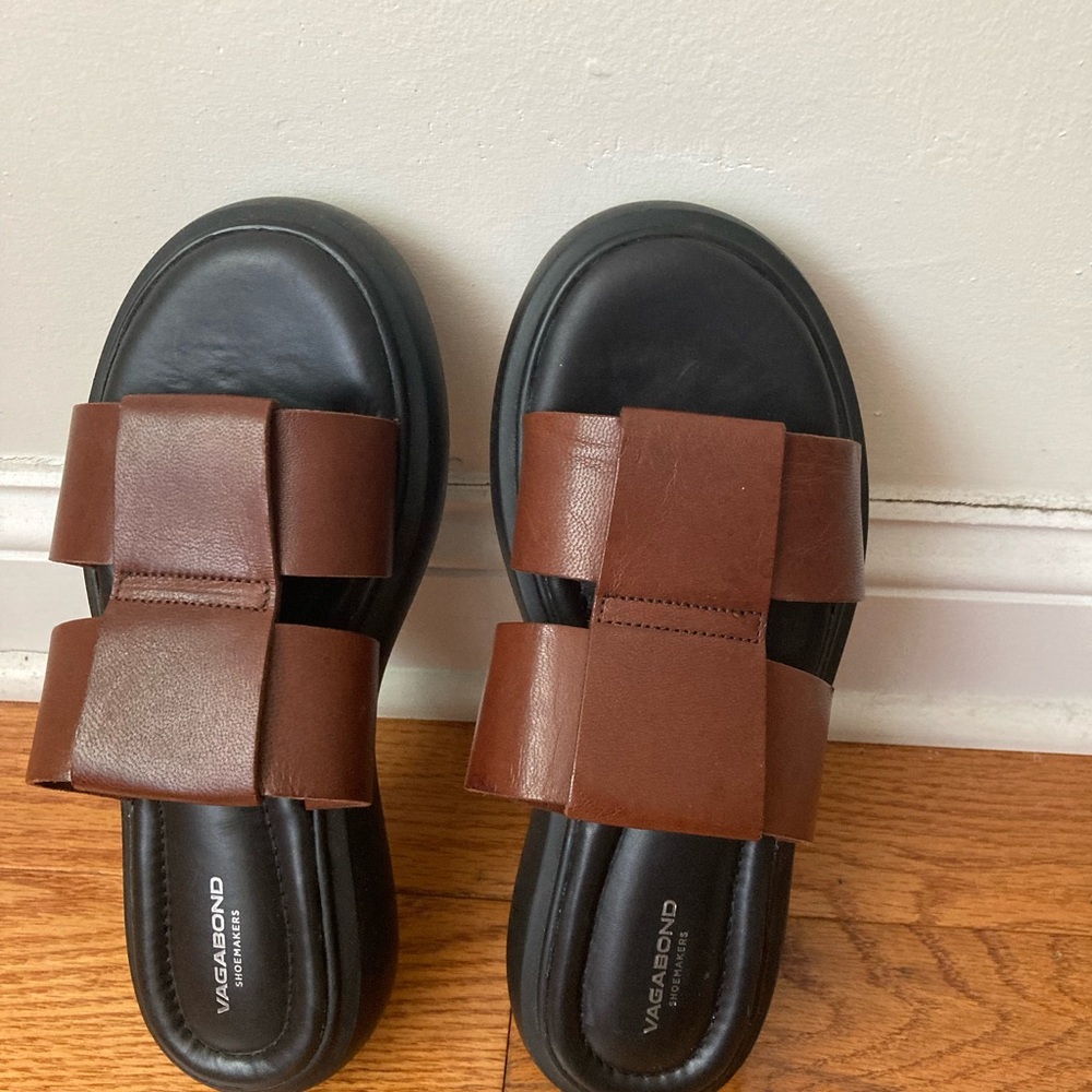Vagabond Black and Brown Leather Slides. Preowned in good condition.